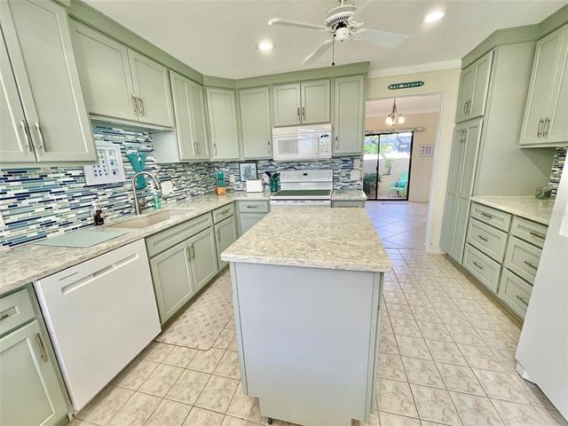 126 SANDSTONE CIRCLE, Venice, FL 34293