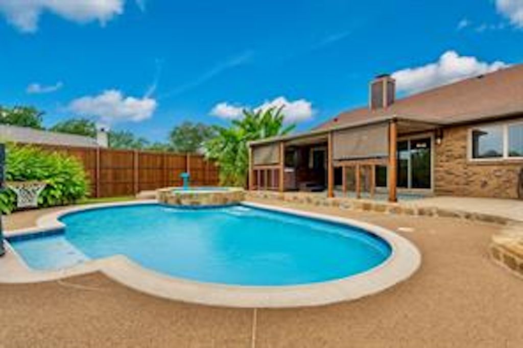 3700 Huckleberry Drive, Fort Worth, TX 76137