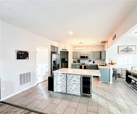 1489 Crescent Drive, Streetsboro, OH 44241