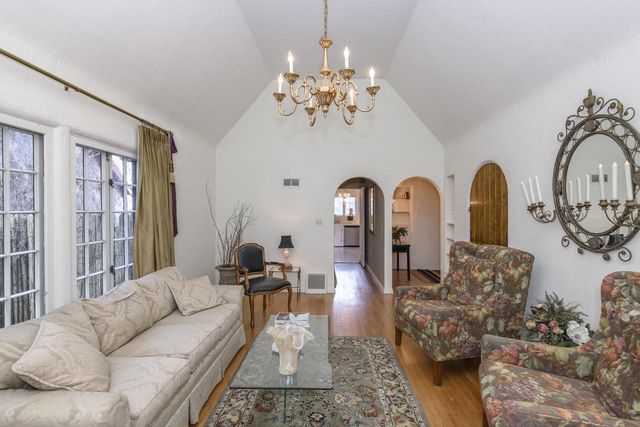 122 S Grand AVENUE, Waukesha, WI 53186