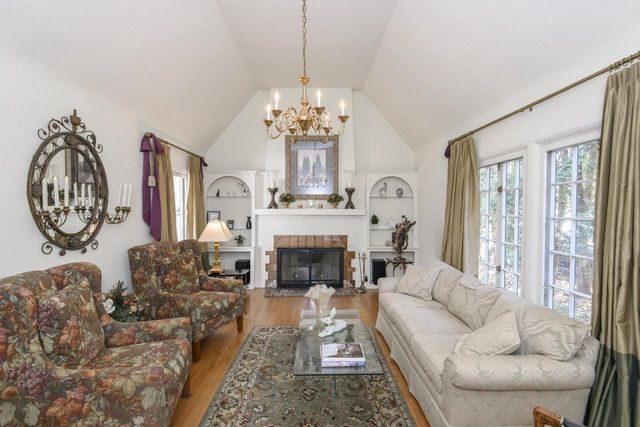 122 S Grand AVENUE, Waukesha, WI 53186