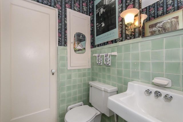 122 S Grand AVENUE, Waukesha, WI 53186