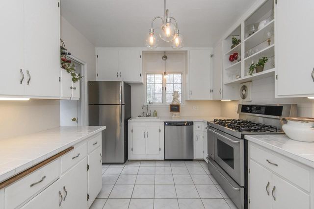 122 S Grand AVENUE, Waukesha, WI 53186