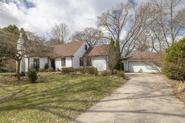 122 S Grand AVENUE, Waukesha, WI 53186