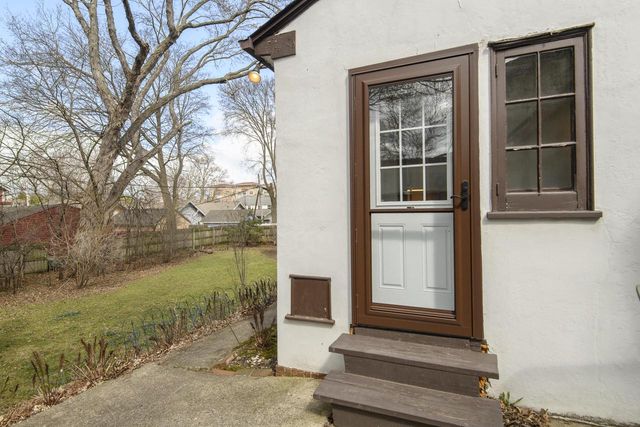 122 S Grand AVENUE, Waukesha, WI 53186