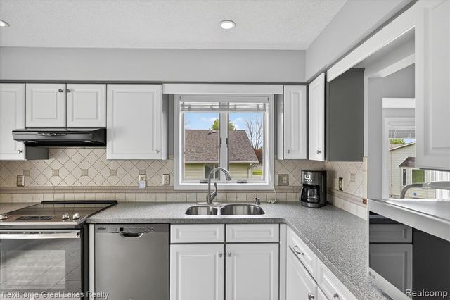 7475 Country Meadow Drive, Swartz Creek, MI 48473
