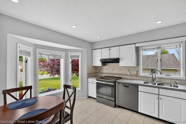 7475 Country Meadow Drive, Swartz Creek, MI 48473