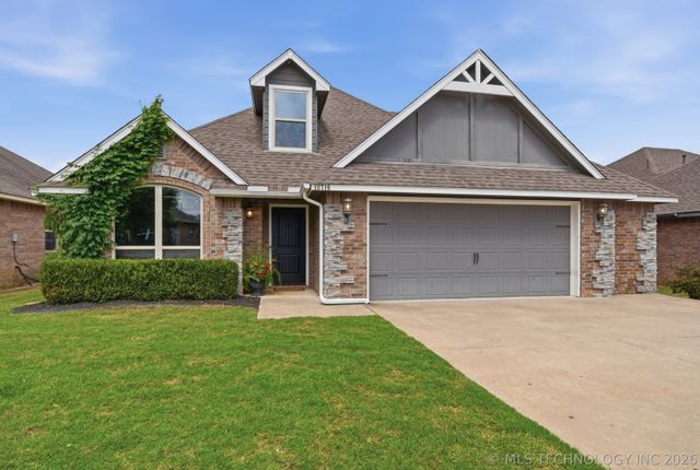 10716 Masters Circle, Jenks, OK 74037