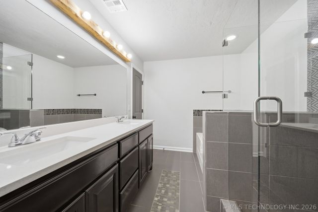 10716 Masters Circle, Jenks, OK 74037