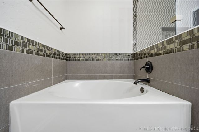 10716 Masters Circle, Jenks, OK 74037