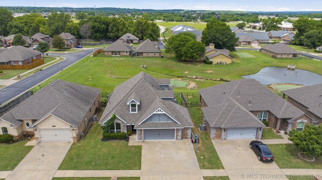 10716 Masters Circle, Jenks, OK 74037