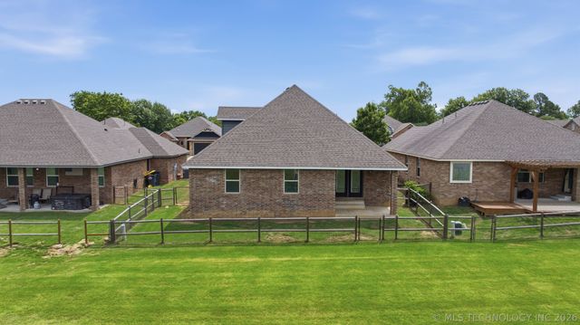 10716 Masters Circle, Jenks, OK 74037