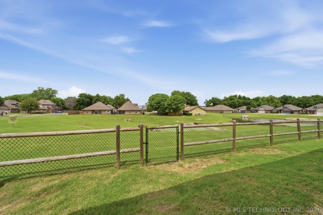 10716 Masters Circle, Jenks, OK 74037