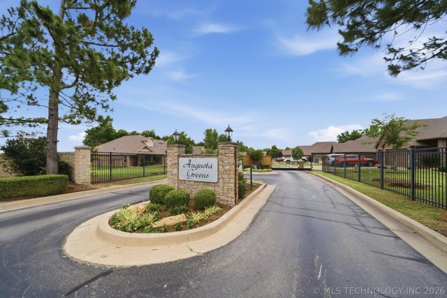 10716 Masters Circle, Jenks, OK 74037