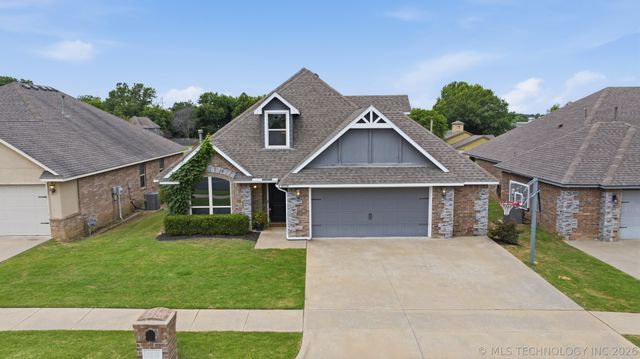 10716 Masters Circle, Jenks, OK 74037