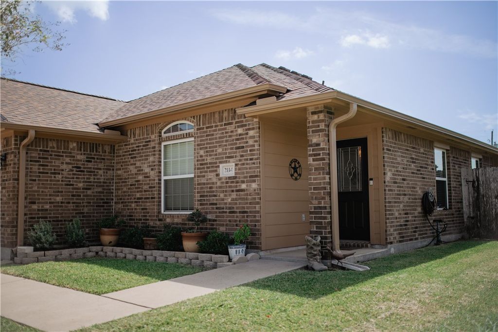 2114 Mendocino Dr, Portland, TX 78374 — photo 3