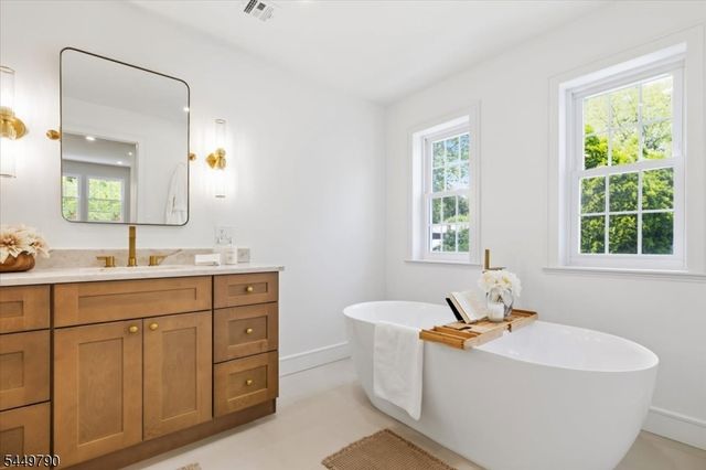 37 Congressional Pkwy, Livingston Twp., NJ 07039