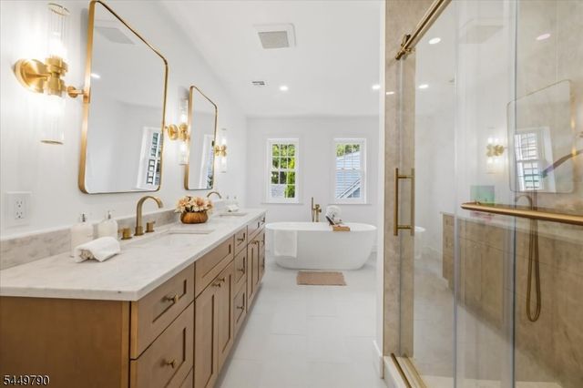 37 Congressional Pkwy, Livingston Twp., NJ 07039