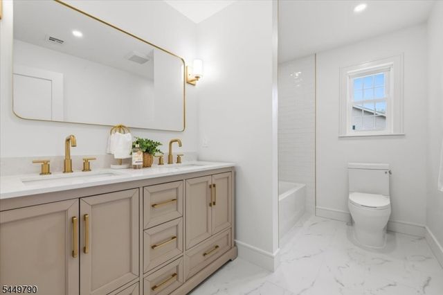 37 Congressional Pkwy, Livingston Twp., NJ 07039