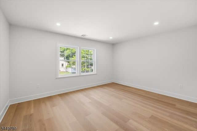 37 Congressional Pkwy, Livingston Twp., NJ 07039