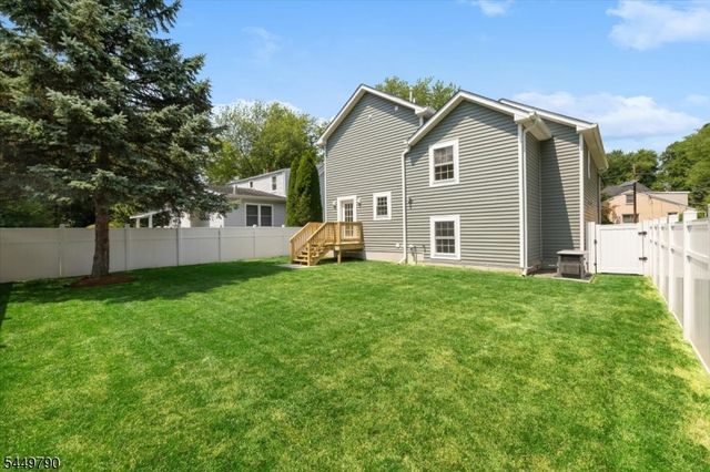 37 Congressional Pkwy, Livingston Twp., NJ 07039