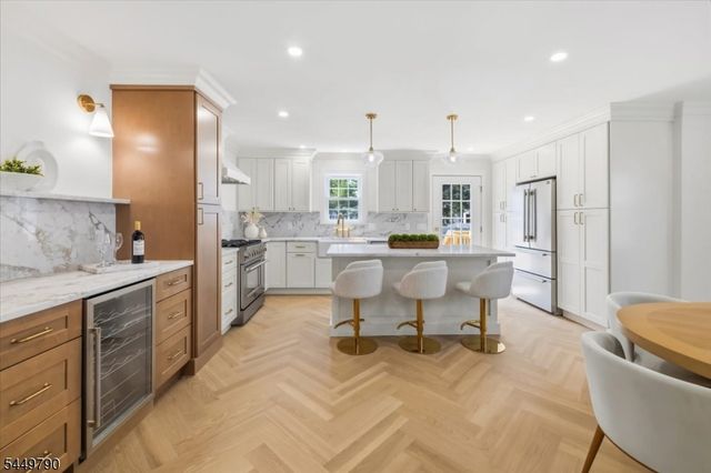 37 Congressional Pkwy, Livingston Twp., NJ 07039