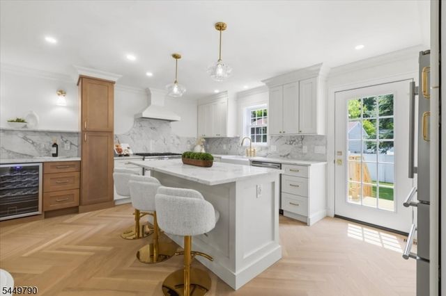 37 Congressional Pkwy, Livingston Twp., NJ 07039