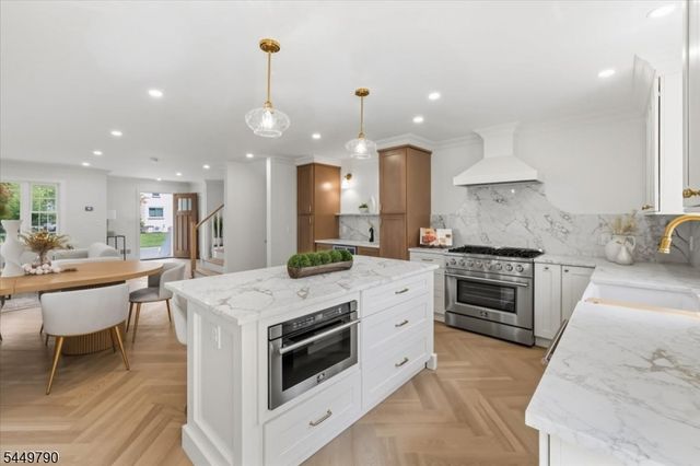 37 Congressional Pkwy, Livingston Twp., NJ 07039