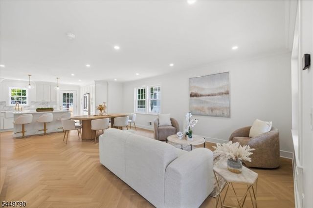 37 Congressional Pkwy, Livingston Twp., NJ 07039