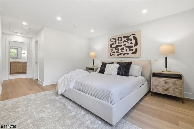 37 Congressional Pkwy, Livingston Twp., NJ 07039