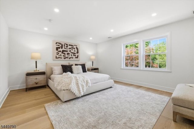 37 Congressional Pkwy, Livingston Twp., NJ 07039