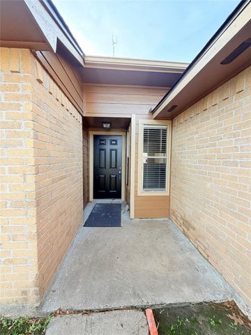 17219 Foxfield Drive, Houston, TX 77489