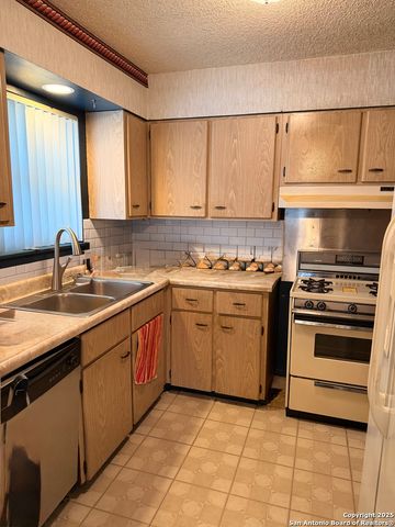 5006 Creekmoor, San Antonio, TX 78220