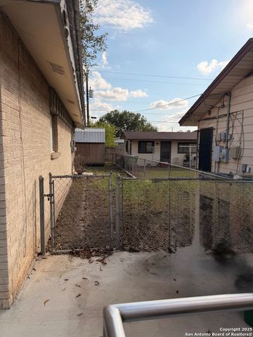 5006 Creekmoor, San Antonio, TX 78220