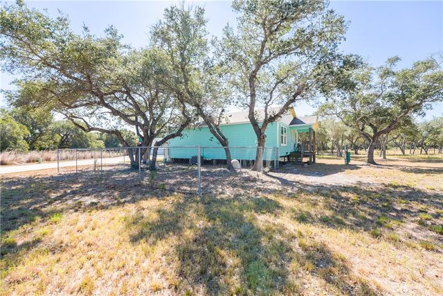 2102 Prairie Road, Rockport, TX 78382