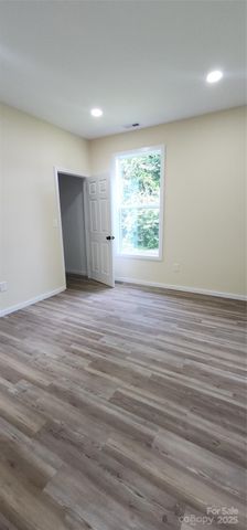 306 E Ratchford Avenue, Gastonia, NC 28054