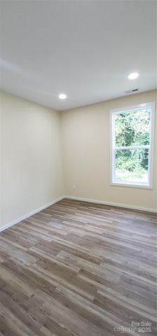 306 E Ratchford Avenue, Gastonia, NC 28054