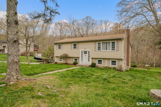 20 Willow Lane, Ledyard, CT 06339