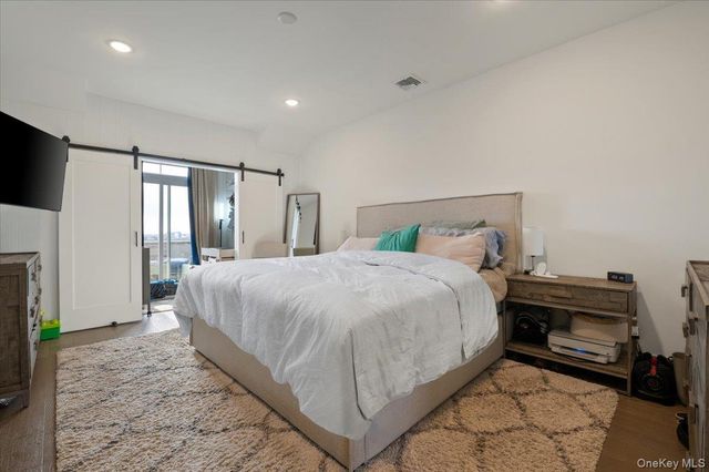 422 Marina Pointe Drive 422, East Rockaway, NY 11518