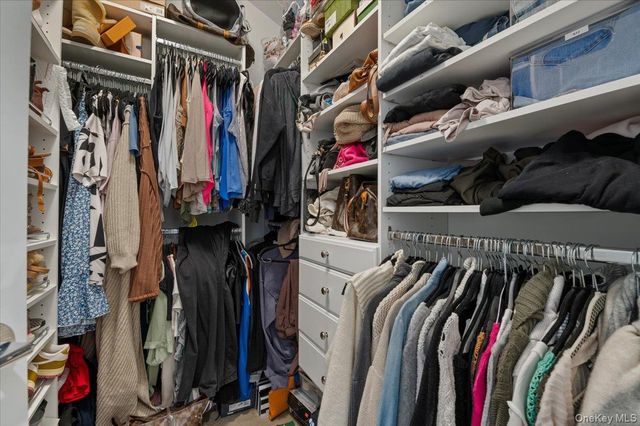 422 Marina Pointe Drive 422, East Rockaway, NY 11518