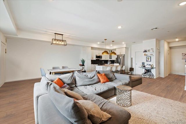 422 Marina Pointe Drive 422, East Rockaway, NY 11518