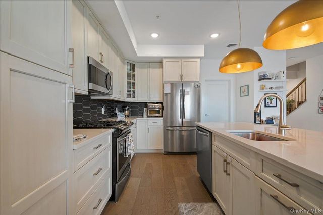 422 Marina Pointe Drive 422, East Rockaway, NY 11518