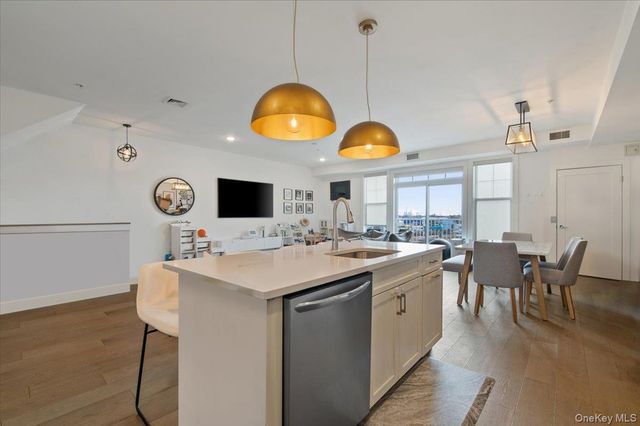 422 Marina Pointe Drive 422, East Rockaway, NY 11518