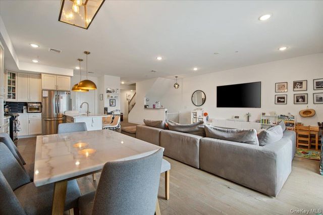 422 Marina Pointe Drive 422, East Rockaway, NY 11518