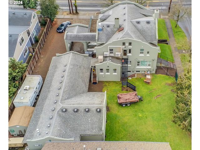 5833 N LOMBARD St, Portland, OR 97203