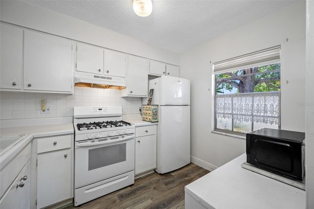 2928 FEATHER DRIVE 7-B, Clearwater, FL 33759