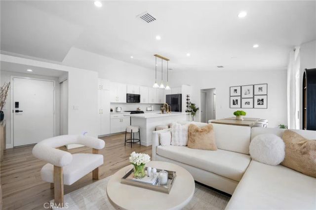 11300 Foothill Boulevard 63, Lakeview Terrace, CA 91342