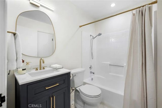 11300 Foothill Boulevard 63, Lakeview Terrace, CA 91342