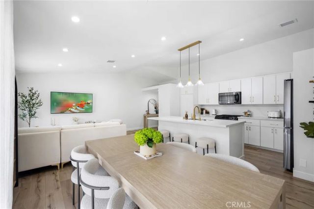 11300 Foothill Boulevard 63, Lakeview Terrace, CA 91342