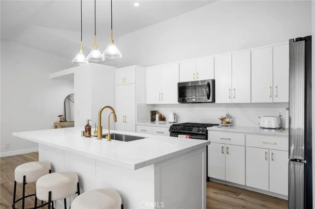 11300 Foothill Boulevard 63, Lakeview Terrace, CA 91342
